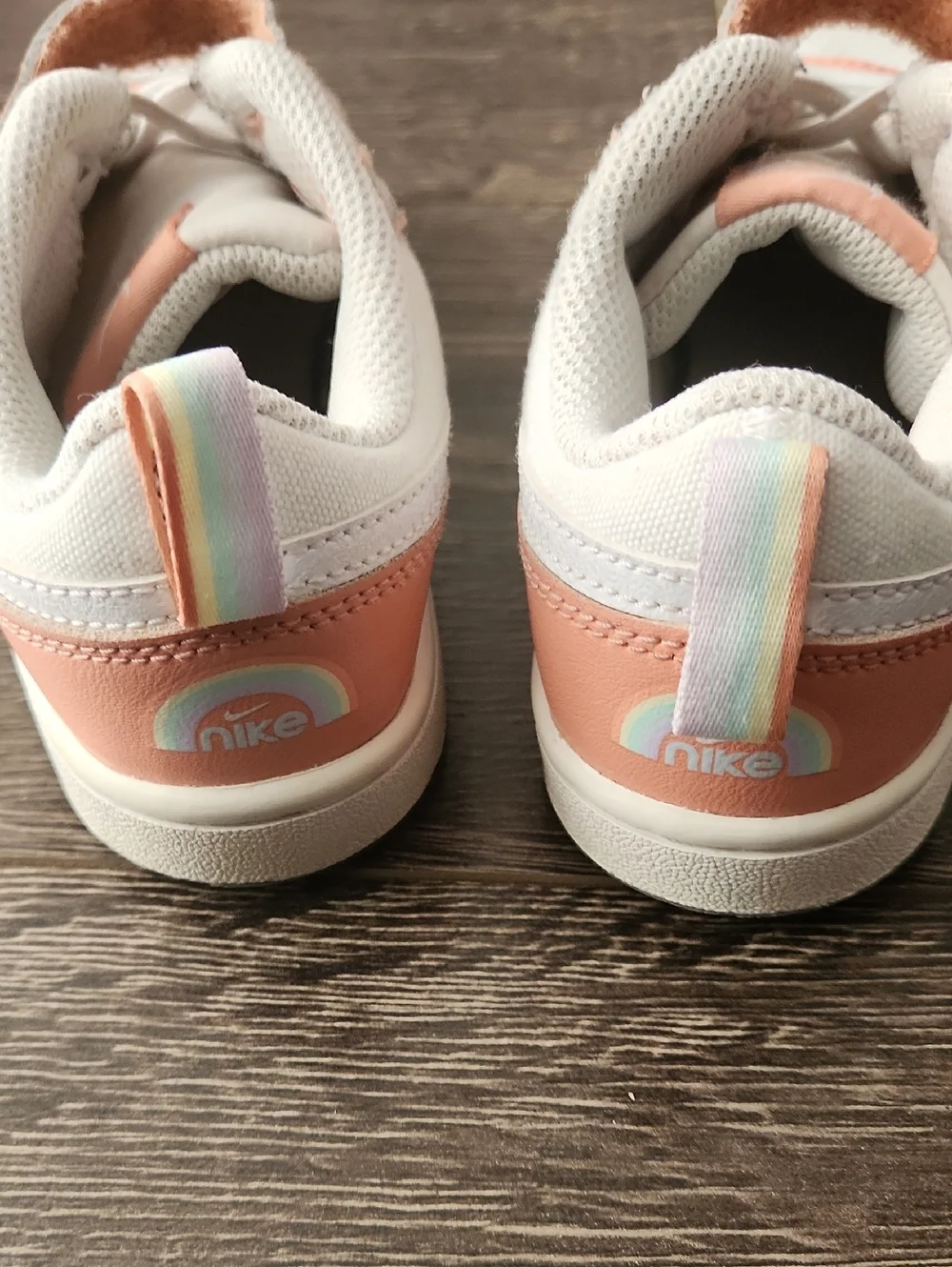 Nike Kids Peach & White Low-Top Sneakers with Hook-and-Loop Strap SZ 1Y - Picture 3 of 10